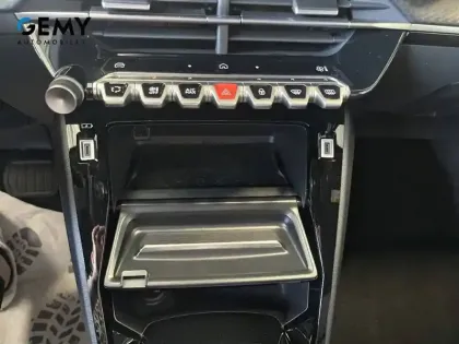 Photo 13 Peugeot 2008  Hybrid 110 e-DCS6