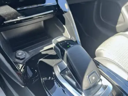 Photo 20 Peugeot 208  PureTech 130 S&S EAT8