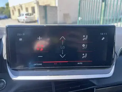 Photo 15 Peugeot 208  PureTech 130 S&S EAT8