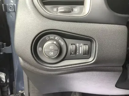 Photo 26 Jeep Renegade Nouveau 1.5 Turbo T4 130 ch BVR7 e-Hybrid Summit