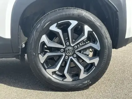 Photo 8 Toyota Yaris Hybride 1.5 HYBRID 116H DESIGN AWD AUTO