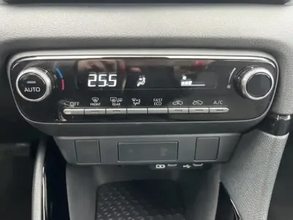 Photo 14 Toyota Yaris Hybride 116h Design