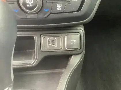 Photo 20 Jeep Renegade Nouveau 1.5 Turbo T4 130 ch BVR7 e-Hybrid Summit