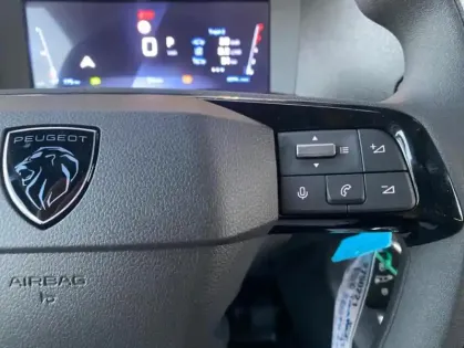 Photo 8 Peugeot Expert III Taille M 2.2 Diesel 180 S&S EAT8