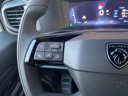 Photo 36 Peugeot Expert III Taille M 2.2 Diesel 180 S&S EAT8