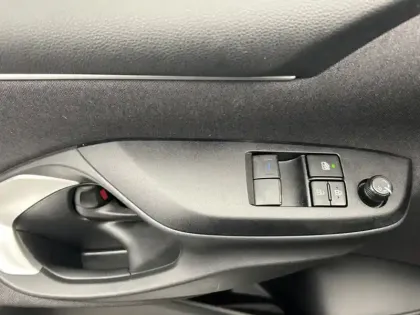 Photo 15 Toyota Yaris 70 VVT-i Dynamic