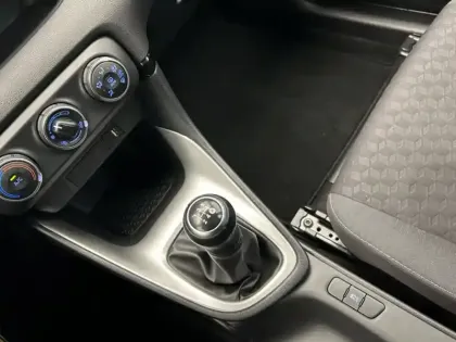 Photo 13 Toyota Yaris 70 VVT-i Dynamic