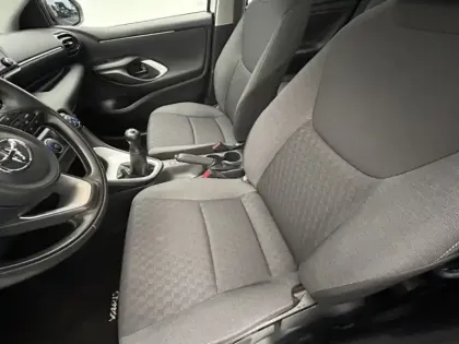 Photo 17 Toyota Yaris 70 VVT-i Dynamic