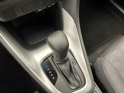 Photo 12 Toyota Yaris Hybride 116h Dynamic