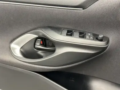 Photo 13 Toyota Yaris Hybride 116h Dynamic