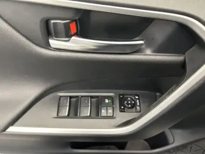 Photo 15 Toyota Rav4 Hybride 2WD 218ch Dynamic