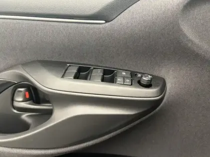 Photo 11 Toyota Yaris Hybride 116h Design