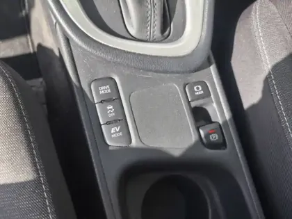 Photo 17 Toyota Yaris Hybride 116h Dynamic