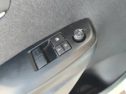 Photo 19 Toyota Yaris Hybride 116h Dynamic