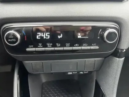 Photo 13 Toyota Yaris Hybride 116h Design