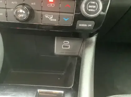 Photo 20 Jeep Compass 1.5 Turbo T4 130 ch BVR7 e-Hybrid Summit