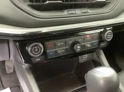 Photo 15 Jeep Compass 1.5 Turbo T4 130 ch BVR7 e-Hybrid Summit