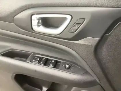 Photo 16 Jeep Compass 1.5 Turbo T4 130 ch BVR7 e-Hybrid Summit