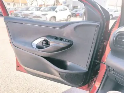 Photo 14 Toyota Yaris Hybrid Design 1.5 116 ch