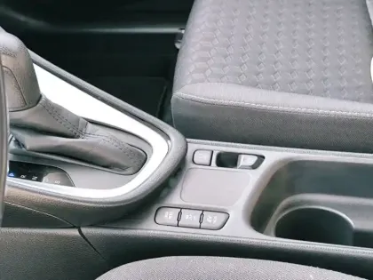 Photo 11 Toyota Yaris Hybrid Design 1.5 116 ch