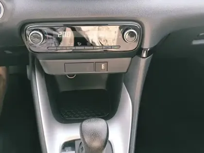 Photo 15 Toyota Yaris Hybrid Design 1.5 116 ch