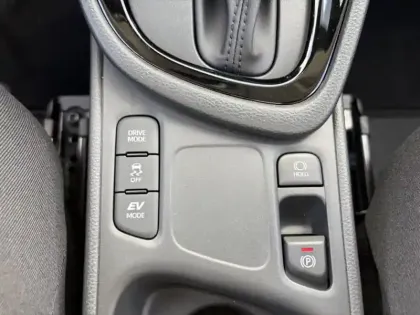 Photo 16 Toyota Yaris Hybride 116h Design PAC