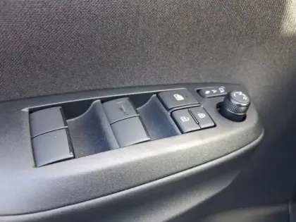 Photo 12 Toyota Yaris Hybride 116h Design PAC