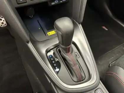 Photo 15 Toyota Yaris Hybride 1.5 HYBRID 130 GR SPORT