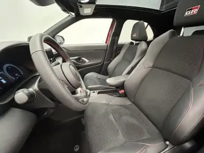 Photo 12 Toyota Yaris Hybride 1.5 HYBRID 130 GR SPORT