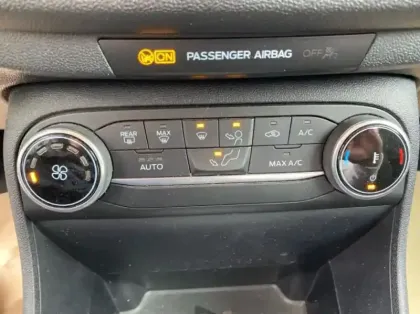 Photo 25 Ford Fiesta Gén. V Ph2 Titanium Business 5