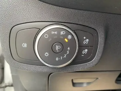 Photo 10 Ford Fiesta Gén. V Ph2 Titanium Business 5