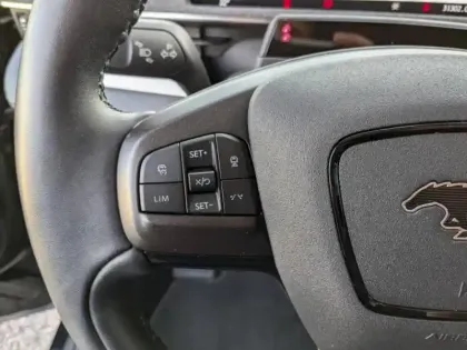 Photo 8 Ford Mustang  Mach-E 269ch Standard Range 72,6kWh Mach-E Propulsion