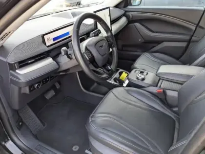 Photo 6 Ford Mustang  Mach-E 269ch Standard Range 72,6kWh Mach-E Propulsion