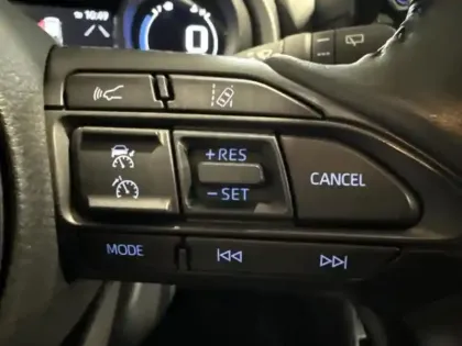 Photo 6 Toyota Yaris Gén. I Ph1 Dynamic Business 5