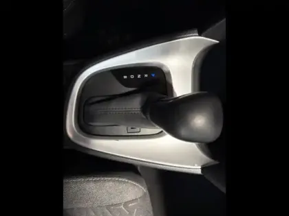 Photo 12 Toyota Yaris Gén. I Ph1 Dynamic Business 5