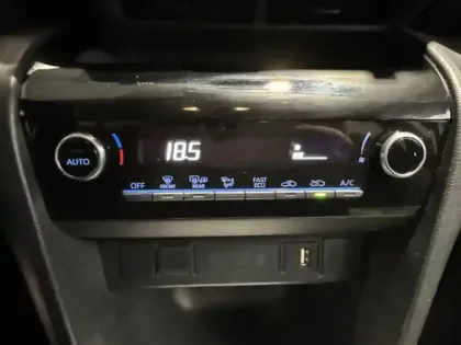 Photo 11 Toyota Yaris Gén. I Ph1 Dynamic Business 5