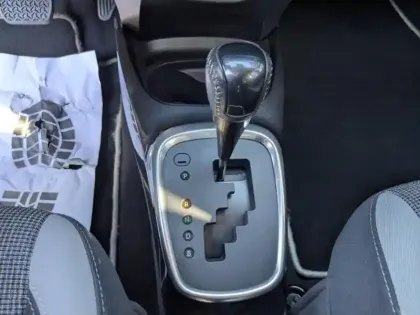 Photo 13 Toyota Yaris  100h Collection 5p