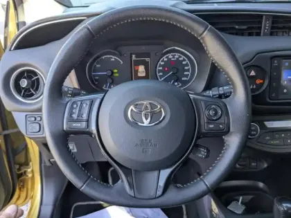 Photo 10 Toyota Yaris  100h Collection 5p