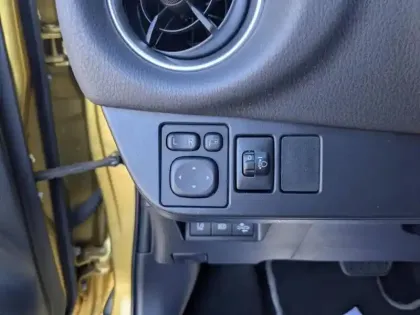 Photo 8 Toyota Yaris  100h Collection 5p