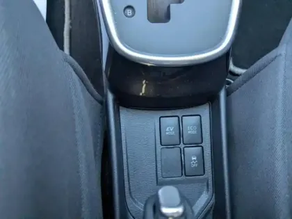 Photo 14 Toyota Yaris  100h Collection 5p