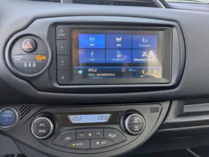 Photo 11 Toyota Yaris  100h Collection 5p