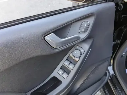 Photo 7 Ford Fiesta Gén. V Ph2 ST-Line X 5