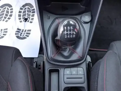 Photo 14 Ford Fiesta Gén. V Ph2 ST-Line X 5