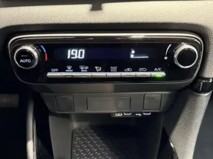 Photo 11 Toyota Yaris Gén. IV Ph1 NG Design 5