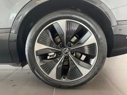 Photo 9 Audi Q6 Gén. I Ph1 S line 5