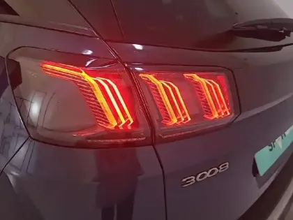 Photo 16 Peugeot 3008  Hybrid 225 e-EAT8