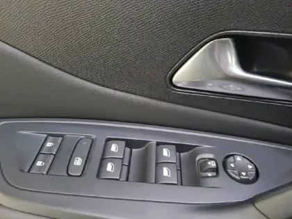 Photo 29 Peugeot 308  SW PHEV 180 e-EAT8