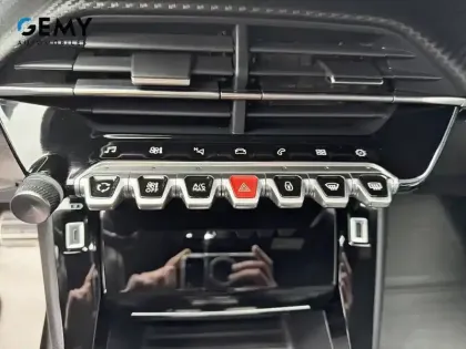 Photo 16 Peugeot 208 Gén. II Ph1 NG GT 5