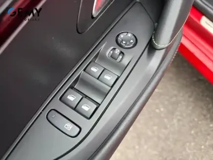 Photo 11 Peugeot 208 Gén. II Ph1 NG GT 5