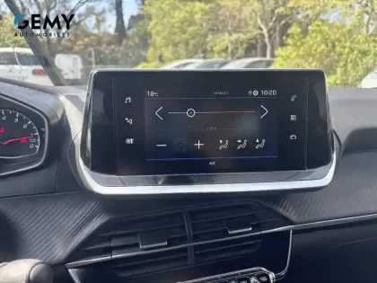 Photo 18 Peugeot 208  PureTech 100 S&S EAT8